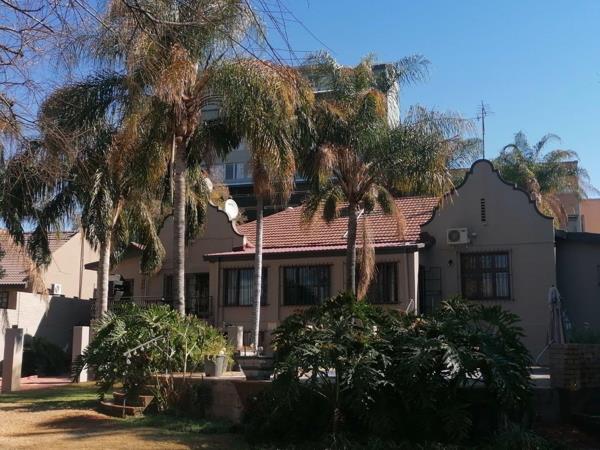 6 Bedroom House