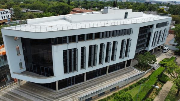 925 m² Commercial space