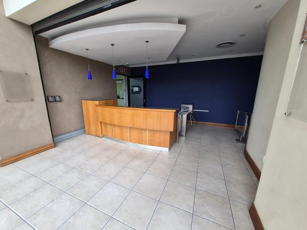 1 065 m² Commercial space