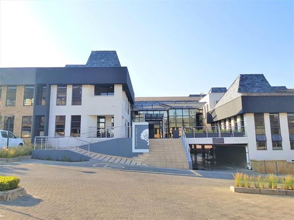235 m² Commercial space