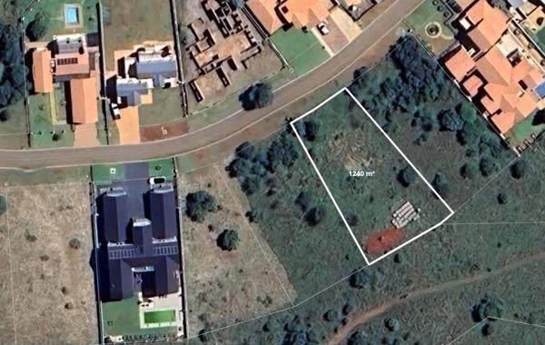 1 240 m² Land