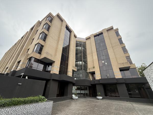 939 m² Commercial space