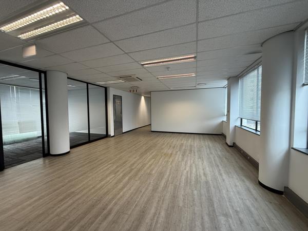 967 m² Commercial space