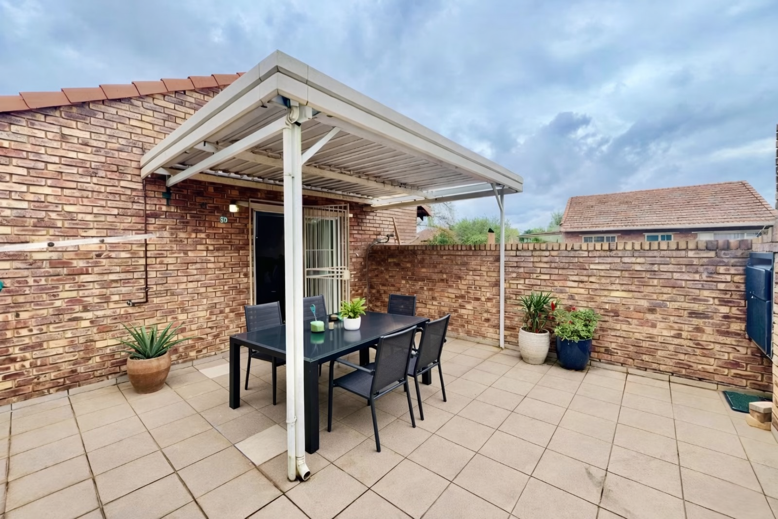 2 Bedroom Apartment in Willow Park Manor