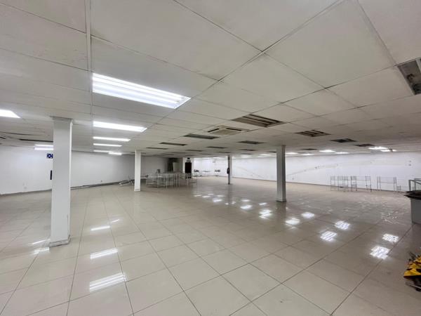 1 000 m² Retail Space