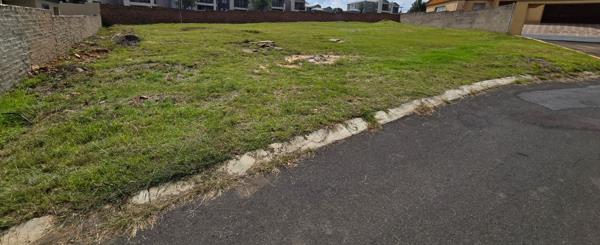 1 010 m² Land