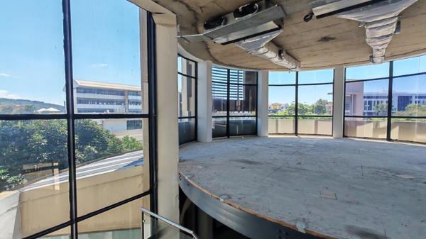 732 m² Commercial space