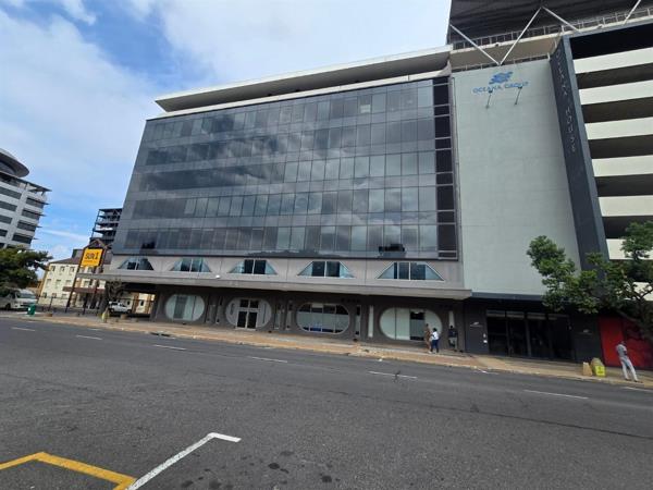 944 m² Office Space