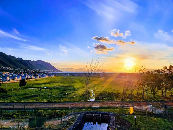 Apartment in Gordons Bay Central