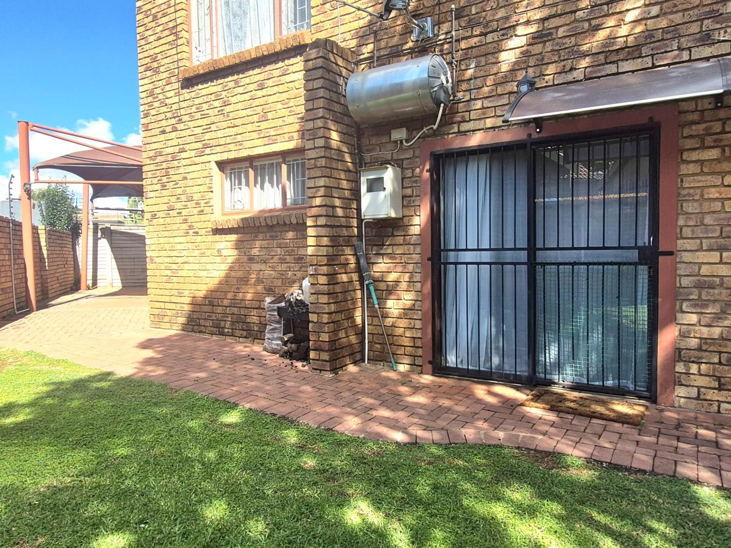 Bachelor apartment in Elardus Park