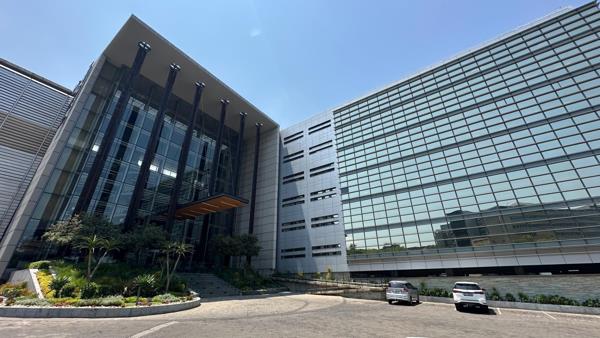 1 955 m² Office Space