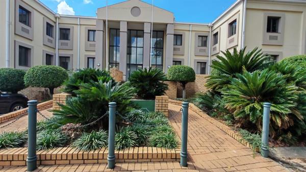 5 651 m² Office Space