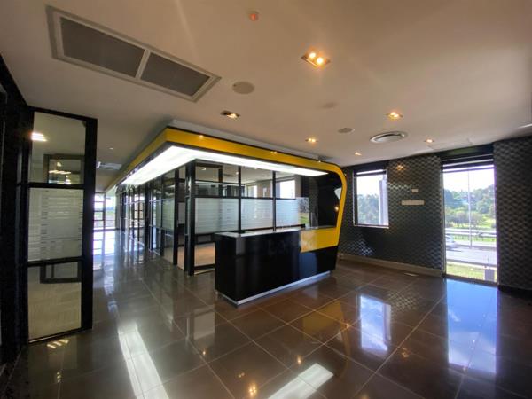303 m² Office Space