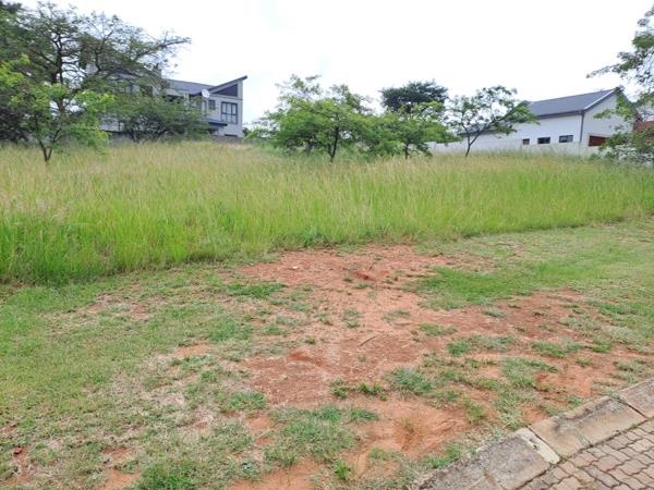 1 030 m² Land