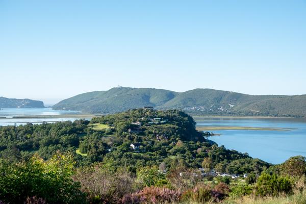 1 673 m² Land
