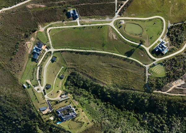2 125 m² Land