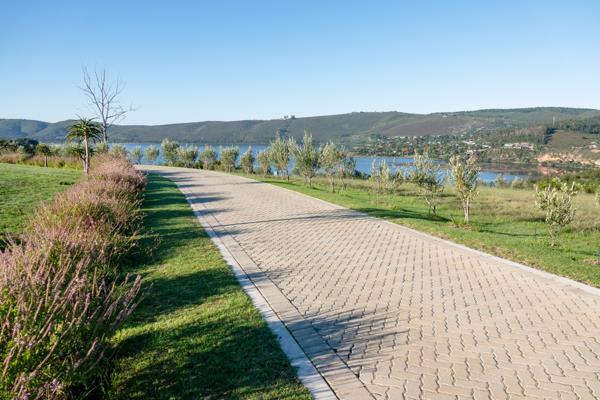 2 162 m² Land