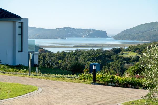 1 888 m² Land