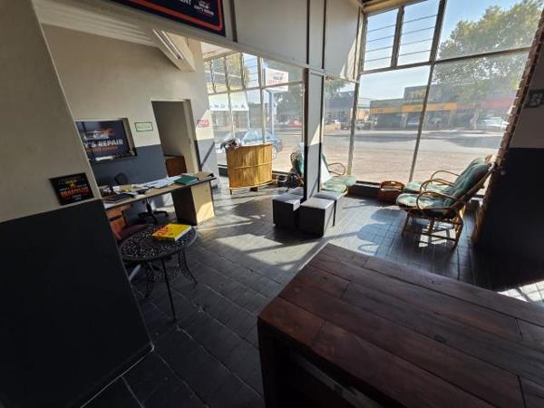 858 m² Industrial space