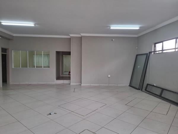 240 m² Commercial space