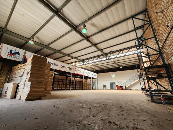 555 m² Industrial space