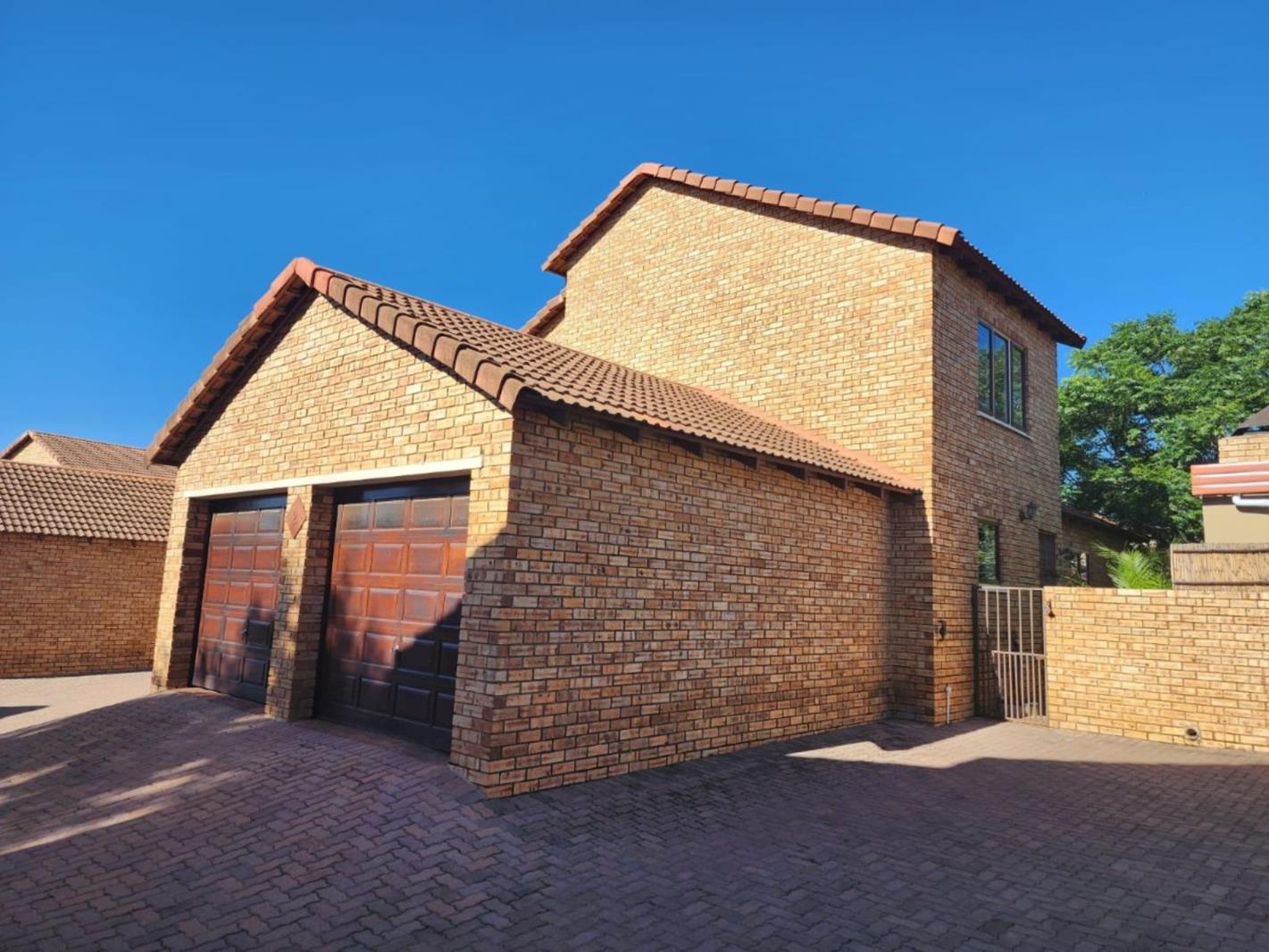 4 Bedroom Townhouse in Radiokop