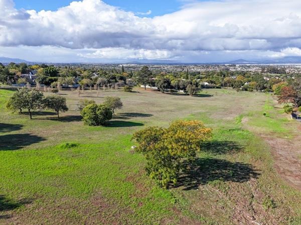 1 350 m² Land