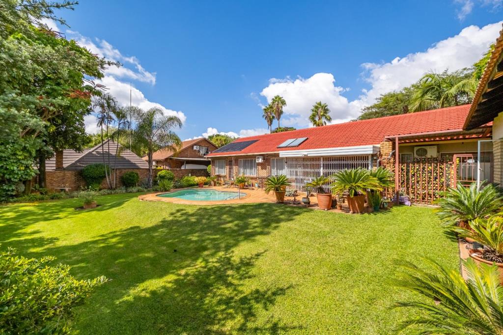 6 Bedroom House