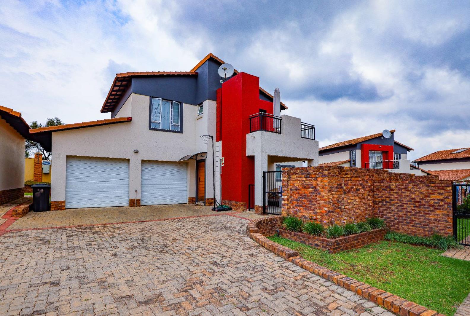 4 Bedroom House in Oukraal Estate