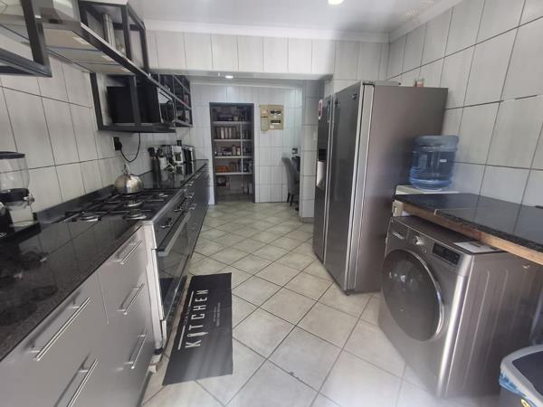 4 Bedroom Flat