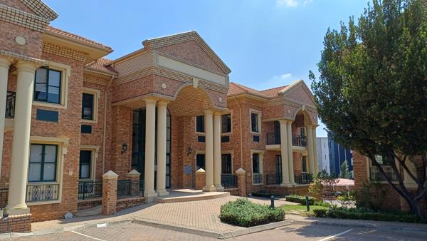 295.3 m² Commercial space