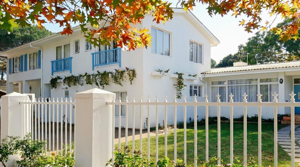 9 Bedroom House