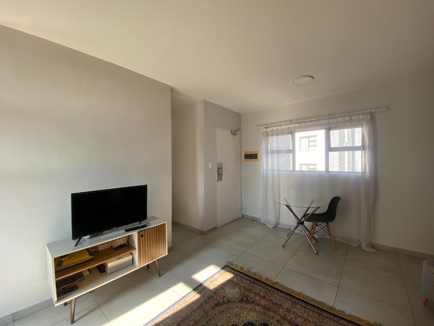 2 Bedroom House in Lombardy Estate