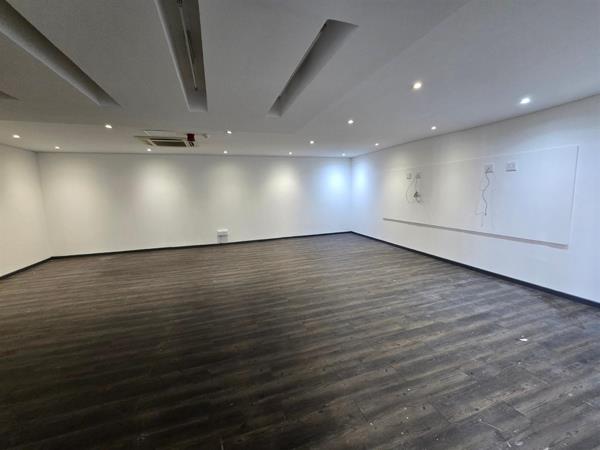 1 209 m² Office Space