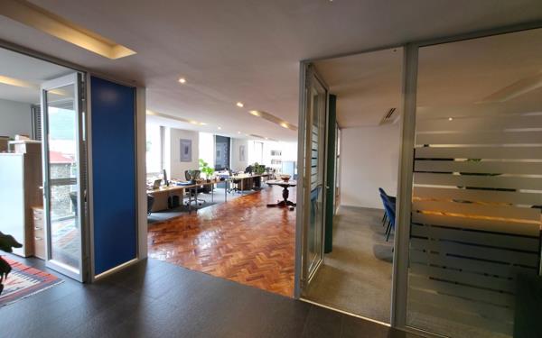 208 m² Office Space