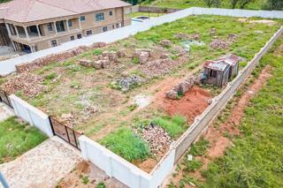 1 650 m² Land