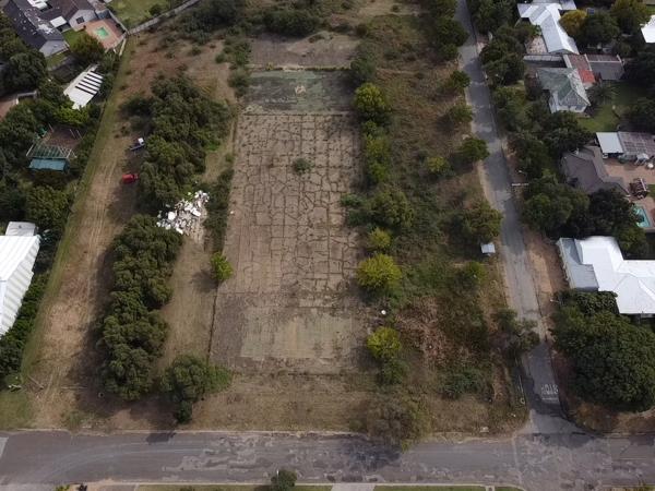 2 745 m² Land