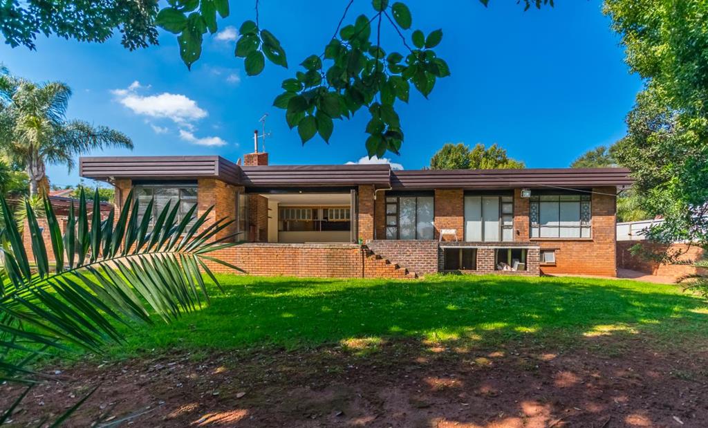 6 Bedroom House