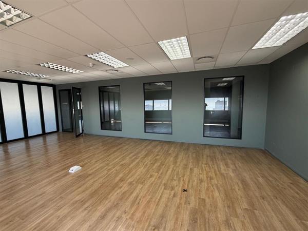 956 m² Office Space