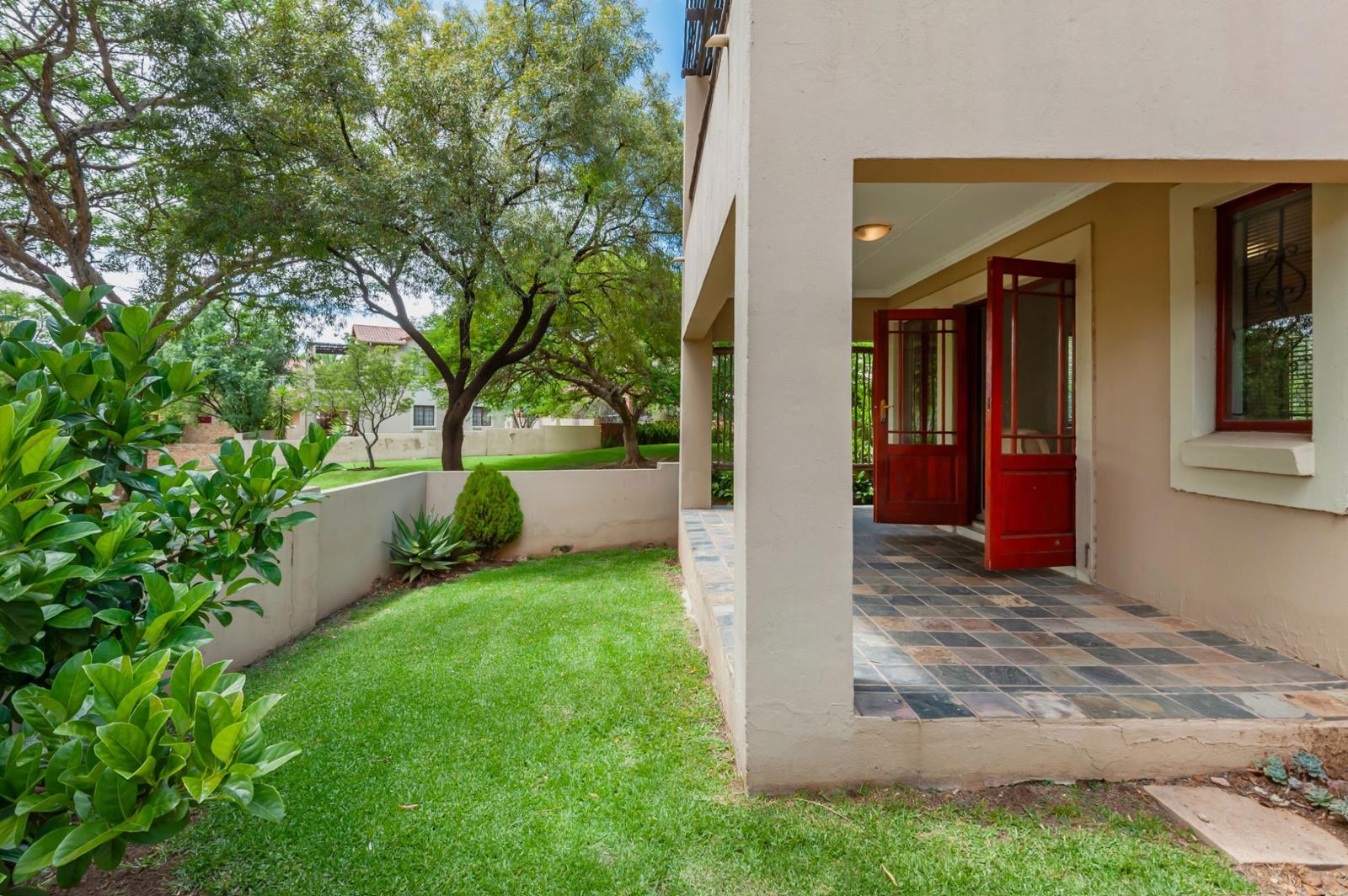 2 Bedroom Townhouse in Willowbrook