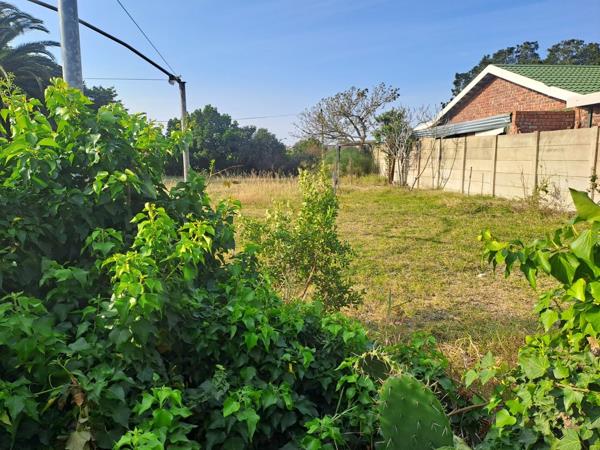 555 m² Land