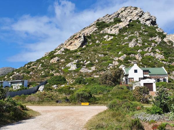 1 079 m² Land
