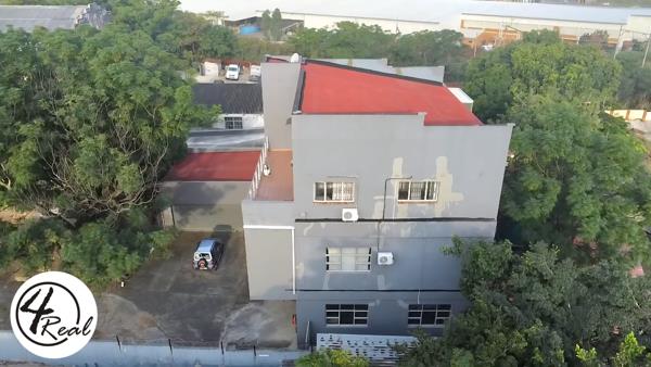 1 300 m² Commercial space
