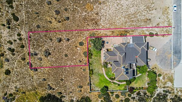 768 m² Land