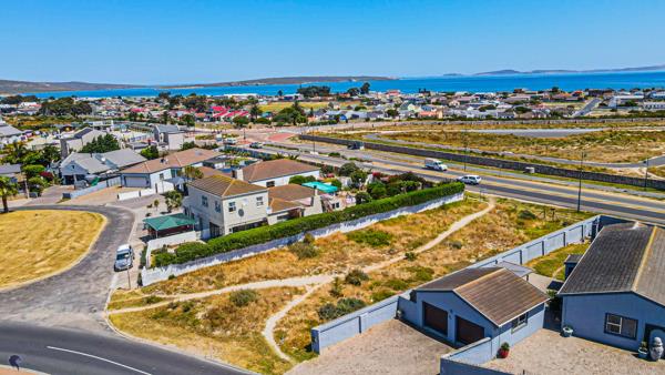 932 m² Land