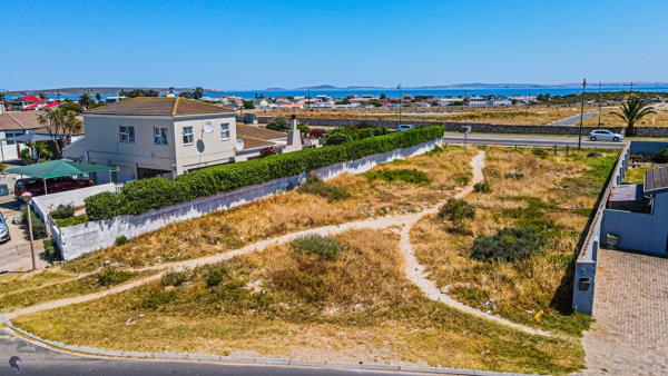 932 m² Land