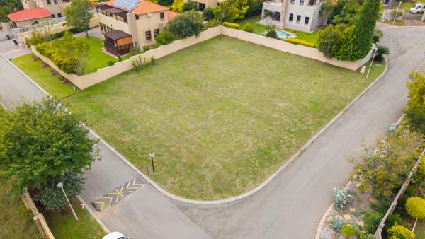 878 m² Land