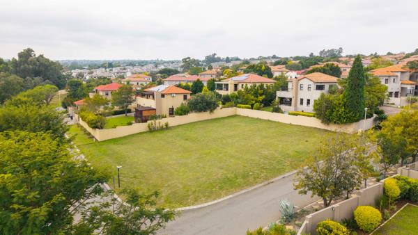 878 m² Land