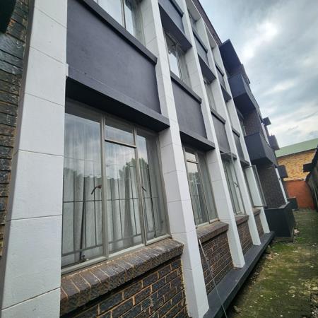 25 Bedroom House