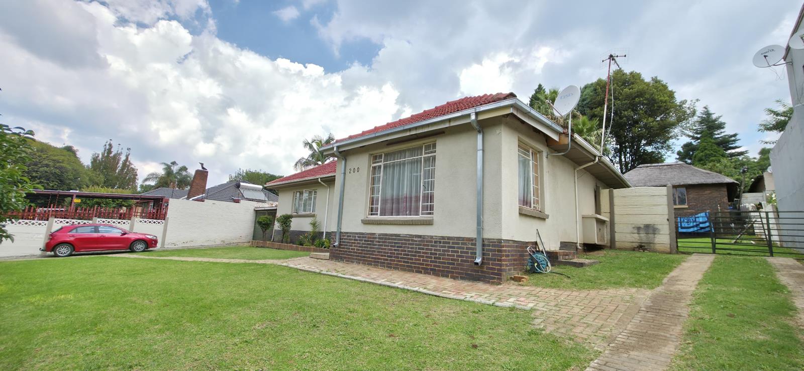 4 Bedroom House in Mondeor